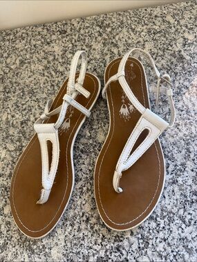 Kenneth Cole Reaction White T-Strap Sandals with Tan Footbed